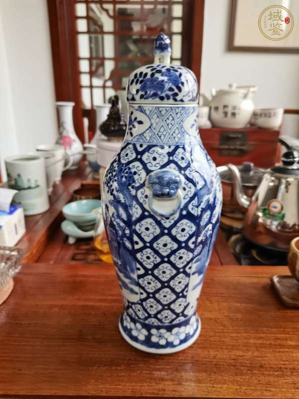 古玩陶瓷光緒·青花開窗攜琴訪友紋蓋瓶真品鑒賞圖