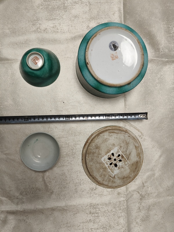 古玩陶瓷民國吹綠釉蟀蟀罐及蓋碗二件拍賣,當前價格5800元