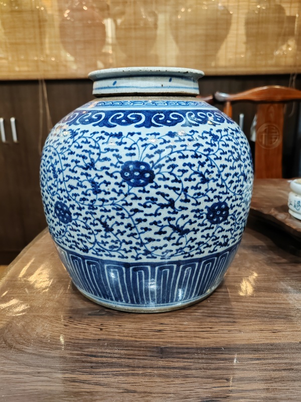 古玩陶瓷清乾隆青花纏枝蓮紋大罐拍賣,當前價格2200元