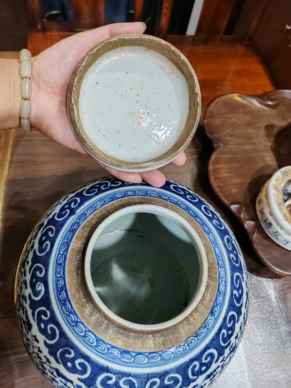 古玩陶瓷清乾隆青花纏枝蓮紋大罐拍賣,當前價格2200元