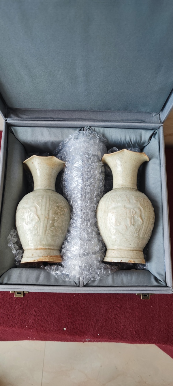 古玩陶瓷宋代青白釉印太平有象紋荷葉口瓶一對拍賣,當前價格12800元