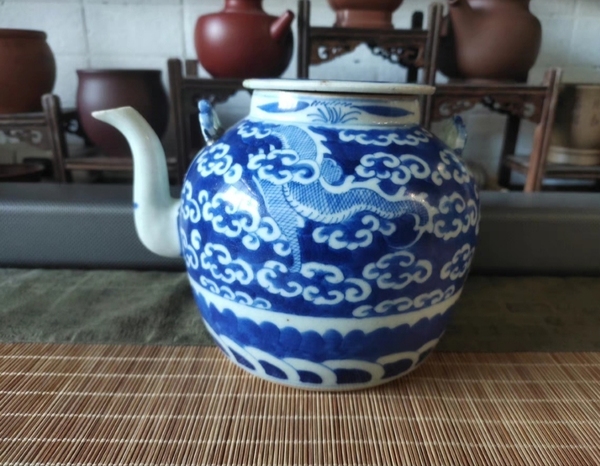 古玩陶瓷龍紋青花提梁壺拍賣,當前價格12000元