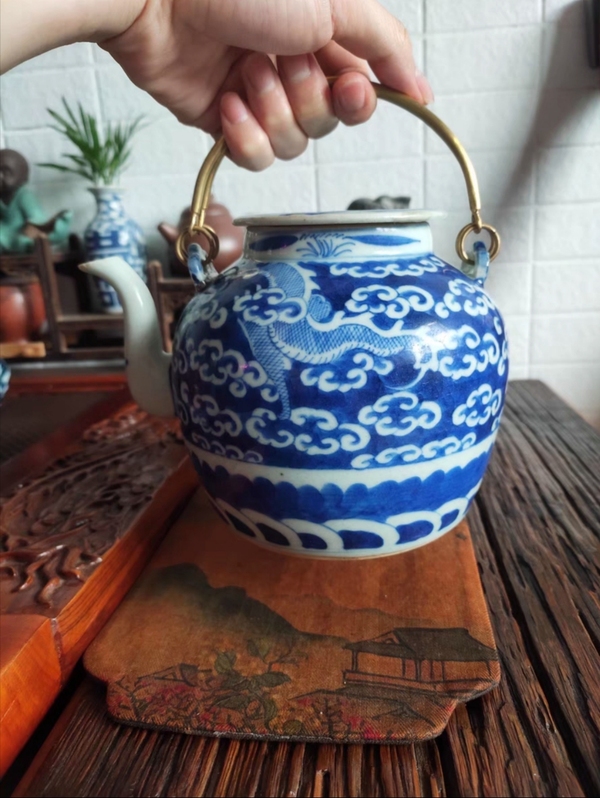 古玩陶瓷龍紋青花提梁壺拍賣,當前價格12000元