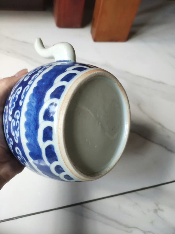 古玩陶瓷龍紋青花提梁壺拍賣,當前價格12000元