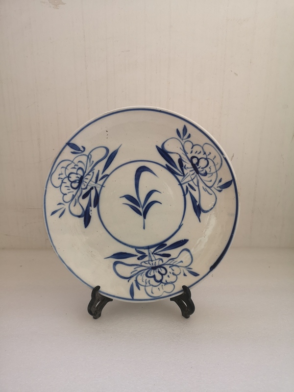古玩陶瓷花卉紋青花盤(pán)拍賣,當(dāng)前價(jià)格480元
