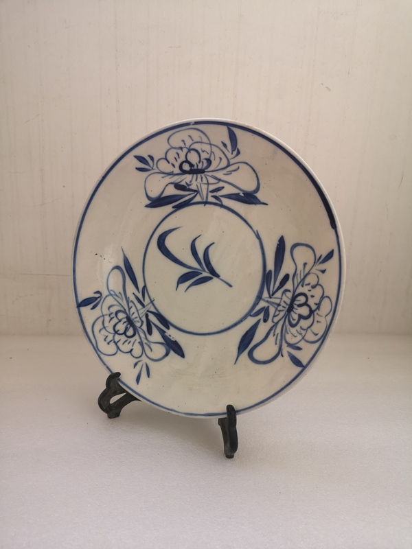 古玩陶瓷花卉紋青花盤(pán)拍賣,當(dāng)前價(jià)格480元