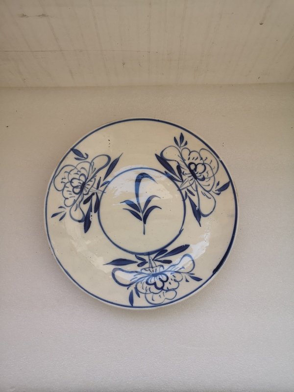 古玩陶瓷花卉紋青花盤(pán)拍賣,當(dāng)前價(jià)格480元