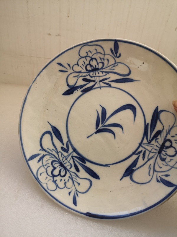 古玩陶瓷花卉紋青花盤(pán)拍賣,當(dāng)前價(jià)格480元