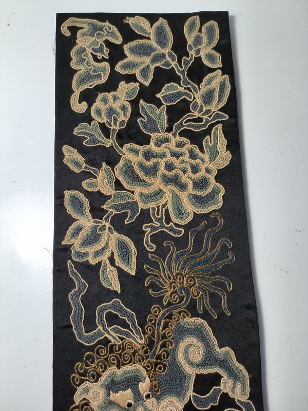 古玩雜項(xiàng)繡  繡品  補(bǔ)子    刺繡  緙絲  獅子  書房陳設(shè)拍賣，當(dāng)前價(jià)格2500元