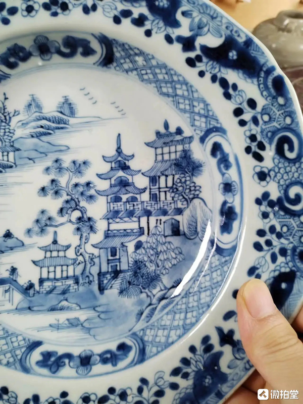 古玩陶瓷清乾隆·青花山水人物樓閣紋八方盤拍賣,當(dāng)前價格1999元