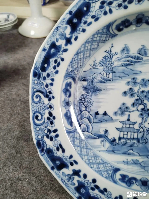 古玩陶瓷清乾隆·青花山水人物樓閣紋八方盤拍賣,當(dāng)前價格1999元