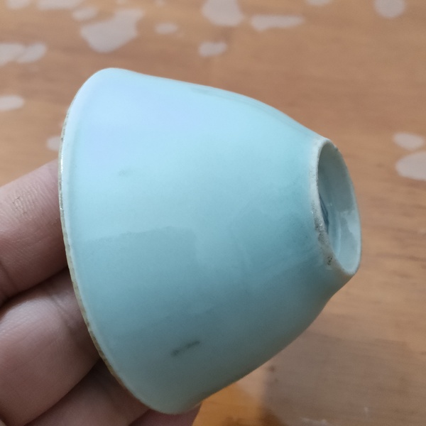 古玩陶瓷清中期,豆青釉尚品仰鐘杯拍賣,當前價格180元