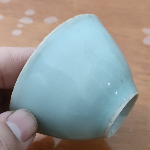 古玩陶瓷清中期,豆青釉尚品仰鐘杯拍賣,當前價格180元