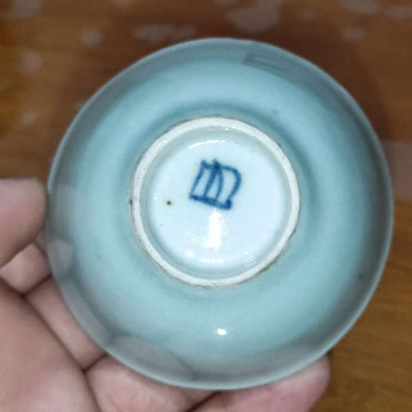古玩陶瓷清中期,豆青釉尚品仰鐘杯拍賣,當前價格180元