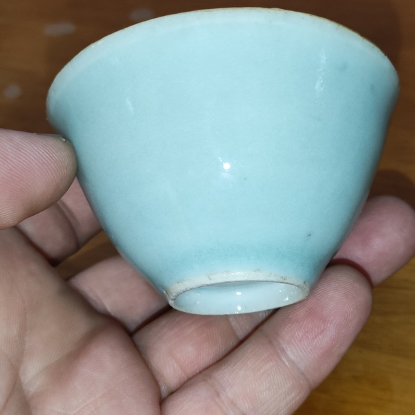 古玩陶瓷清中期,豆青釉尚品仰鐘杯拍賣,當前價格180元