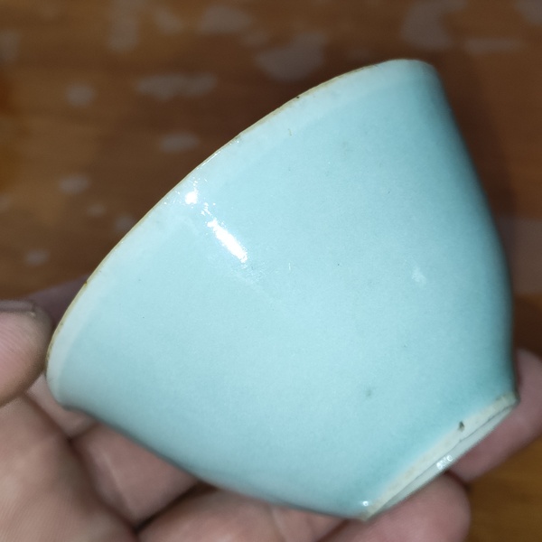 古玩陶瓷清中期,豆青釉尚品仰鐘杯拍賣,當前價格180元