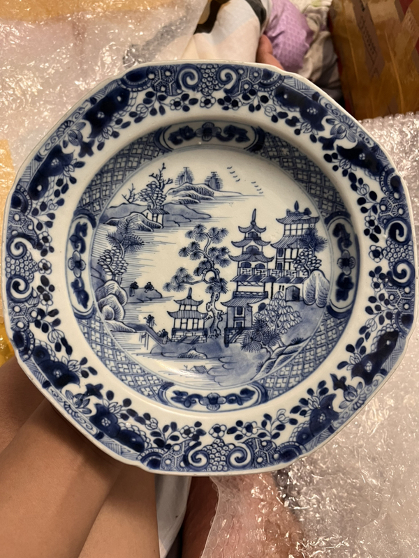 古玩陶瓷清乾隆·青花山水人物樓閣紋八方盤拍賣,當(dāng)前價格1999元