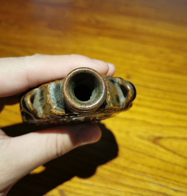 古玩陶瓷清代黑褐釉窯變印花雙系八方小扁瓶拍賣,當前價格1880元