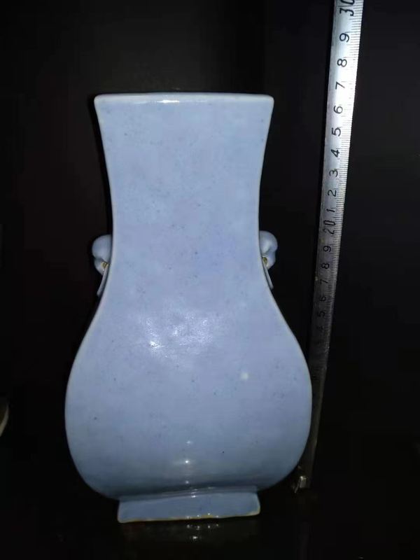 古玩轉(zhuǎn)賣(mài)雙鋪首藍(lán)釉四方瓶拍賣(mài),當(dāng)前價(jià)格8888元