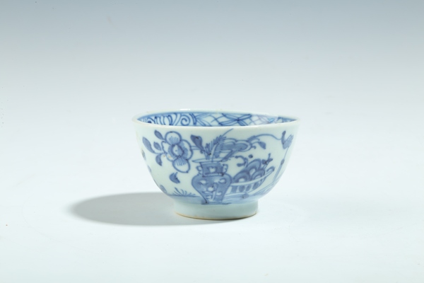 古玩陶瓷康熙青花博古紋杯拍賣,當(dāng)前價(jià)格1000元