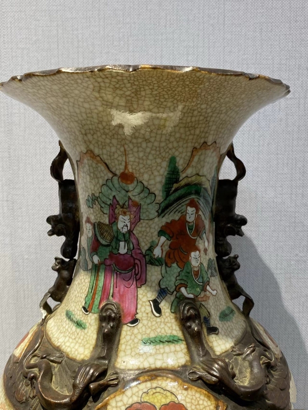 古玩陶瓷哥釉五彩刀馬人物戰將紋雙耳瓶拍賣,當前價格3788元