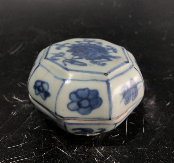古玩陶瓷明青花花卉紋八方蓋盒拍賣,當前價格4500元
