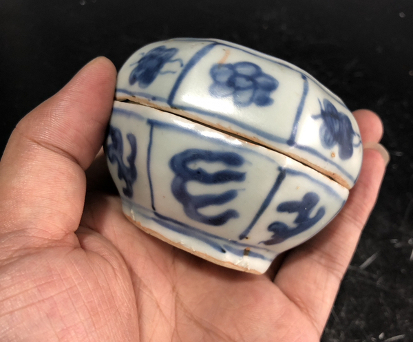 古玩陶瓷明青花花卉紋八方蓋盒拍賣,當前價格4500元