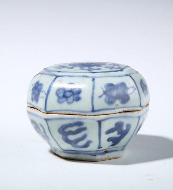 古玩陶瓷明青花花卉紋八方蓋盒拍賣,當前價格4500元