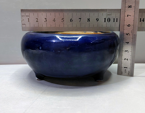 古玩陶瓷清早期康熙藍釉三足小爐拍賣,當前價格2500元