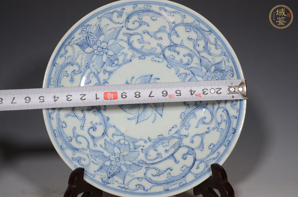 古玩陶瓷乾隆·青花纏枝花卉紋盤真品鑒賞圖