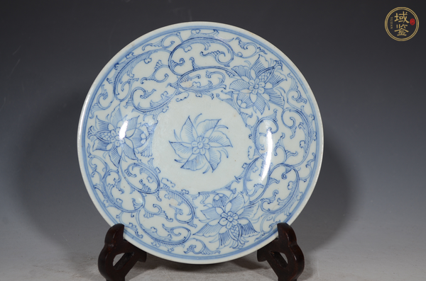 古玩陶瓷乾隆·青花纏枝花卉紋盤真品鑒賞圖