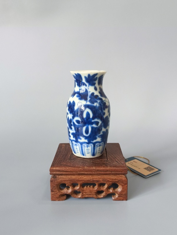 古玩陶瓷【精品】晚清·青花花卉紋撇口瓶拍賣,當前價格2500元