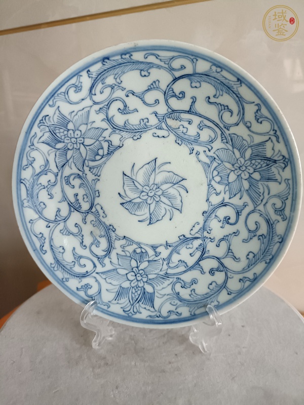 古玩陶瓷乾隆·青花纏枝花卉紋盤真品鑒賞圖