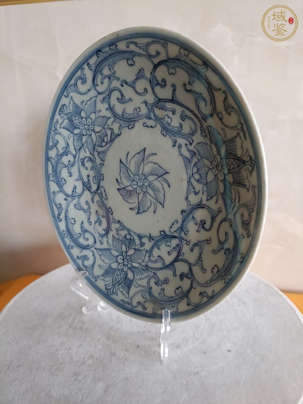 古玩陶瓷乾隆·青花纏枝花卉紋盤真品鑒賞圖