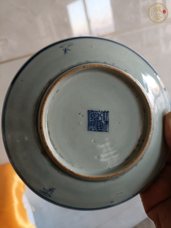 古玩陶瓷乾隆·青花纏枝花卉紋盤真品鑒賞圖