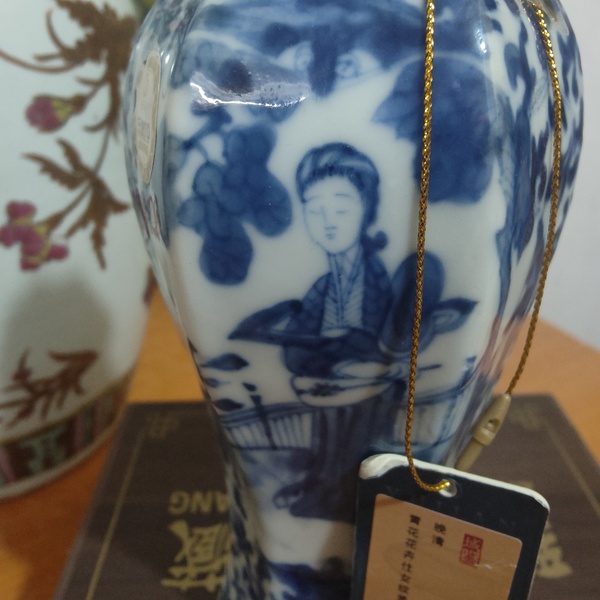 古玩陶瓷青花花卉仕女紋蓋瓶拍賣，當(dāng)前價(jià)格2850元