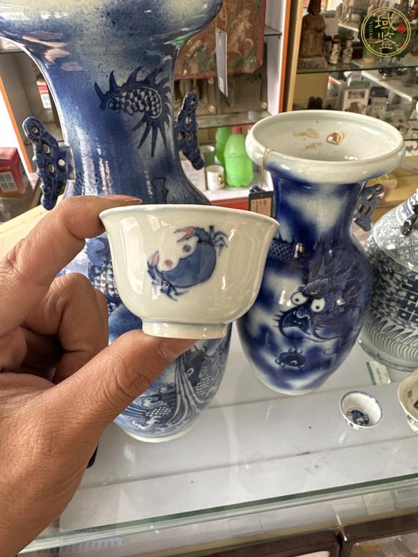 古玩陶瓷清晚·青花釉里紅螃蟹紋杯真品鑒賞圖