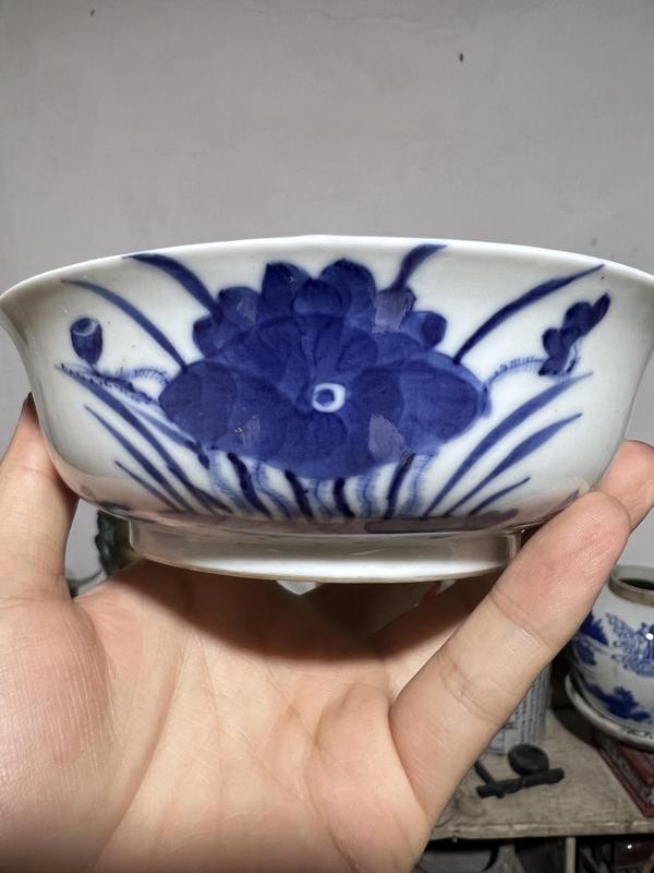 古玩陶瓷【精品·細(xì)路】青花滿池矯紋撇口碗拍賣，當(dāng)前價(jià)格3850元