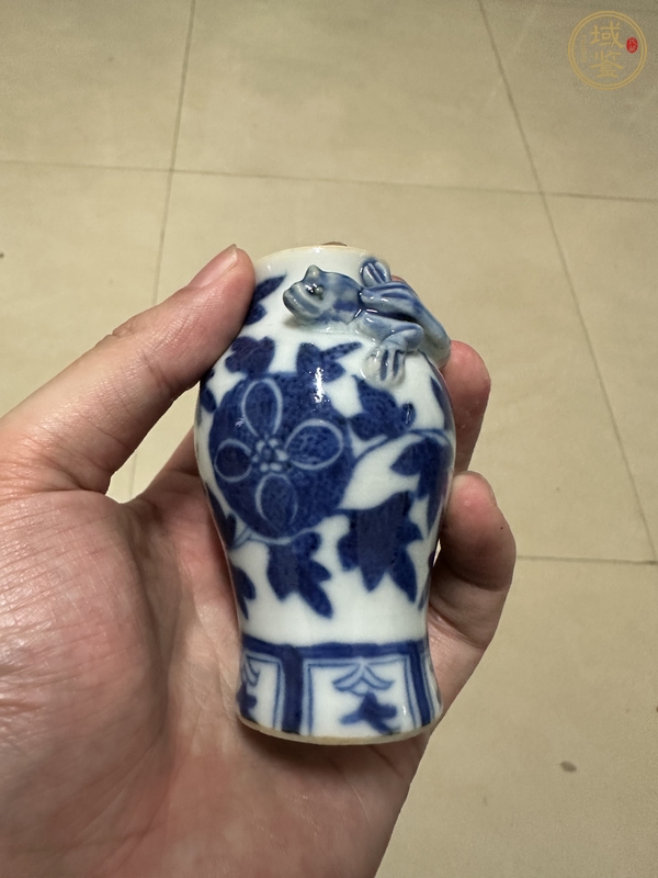 古玩陶瓷花卉紋螭龍蓋瓶真品鑒賞圖