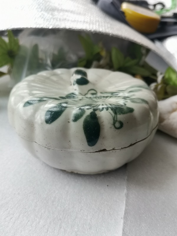 古玩陶瓷南瓜花卉紋蓋盒拍賣,當前價格266元