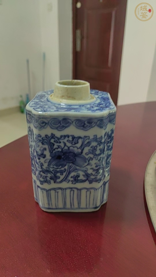 古玩陶瓷花卉紋青花茶葉罐真品鑒賞圖