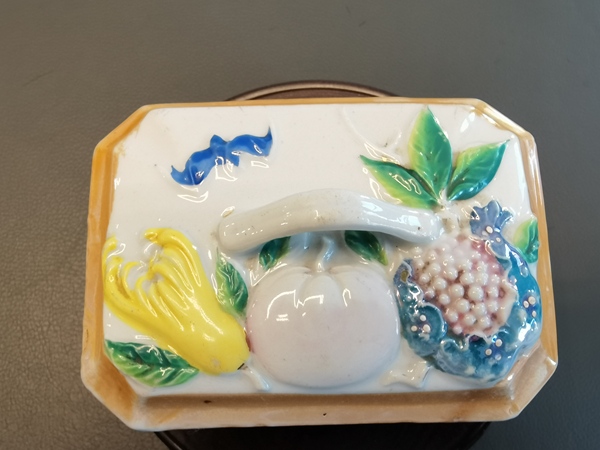 古玩陶瓷粉彩佛手三多福壽紋蓋盒拍賣,當前價格298元