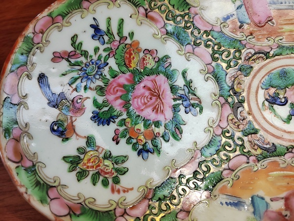 古玩陶瓷人物花鳥蝶紋廣彩海棠型貢盤拍賣,當前價格1588元