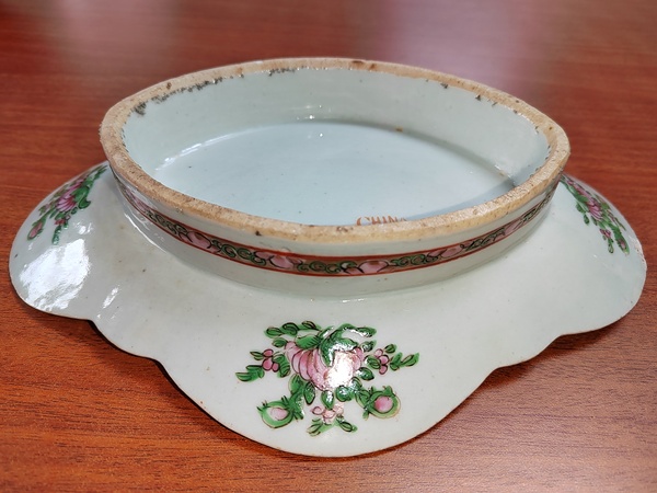 古玩陶瓷人物花鳥蝶紋廣彩海棠型貢盤拍賣,當前價格1588元