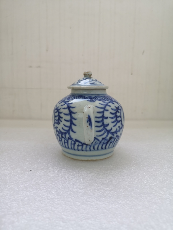 古玩陶瓷花卉紋青花執(zhí)壺拍賣,當前價格888元