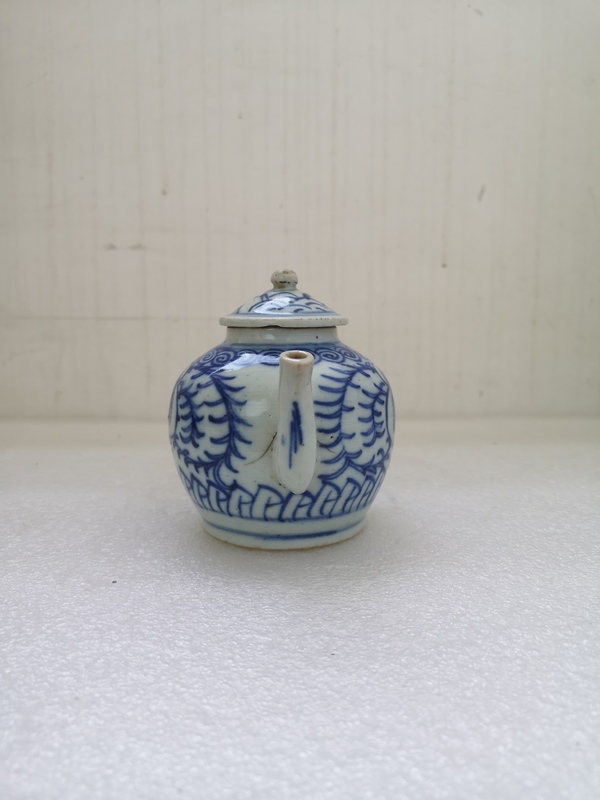 古玩陶瓷花卉紋青花執(zhí)壺拍賣,當前價格888元