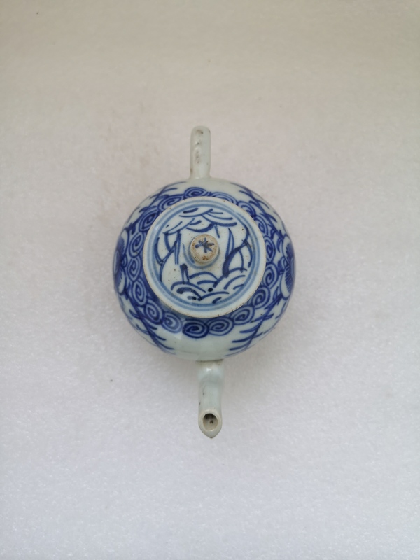 古玩陶瓷花卉紋青花執(zhí)壺拍賣,當前價格888元