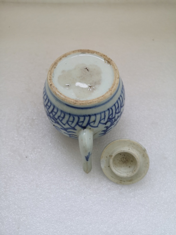 古玩陶瓷花卉紋青花執(zhí)壺拍賣,當前價格888元