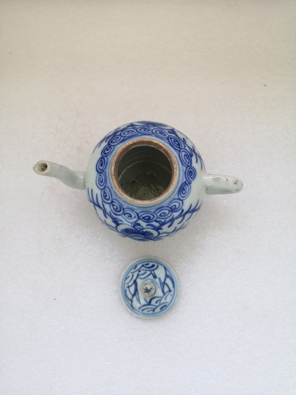 古玩陶瓷花卉紋青花執(zhí)壺拍賣,當前價格888元