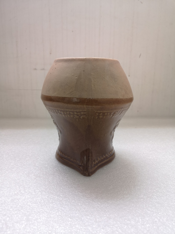 古玩陶瓷褐釉印花執壺拍賣,當前價格450元